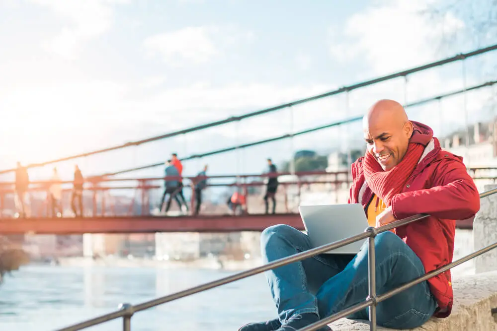 Nort American Researcher working in Barcelona